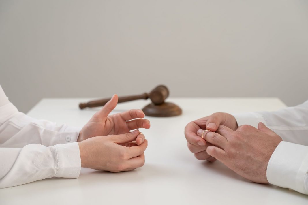 5 Healthy Ways to Discuss Dividing Assets in a Divorce 5 Healthy Ways to Discuss Dividing Assets in a Divorce